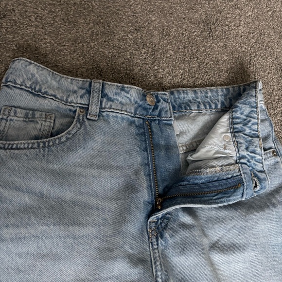 Light Wash Cropped Wide Leg Jeans - Picture 9 of 9